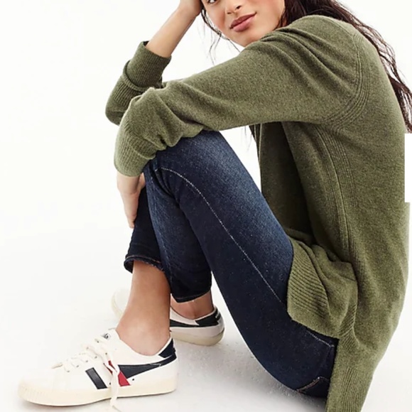 J.Crew V-neck front-pocket tunic sweater in supersoft yarn - Picture 2 of 4